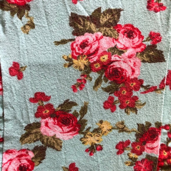🔥Kirra (Pacsun) Light Blue Red Rose Blouse - Picture 7 of 8